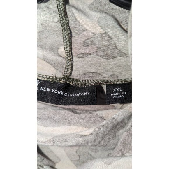 Women's XXL New York & Co Camouflage Blouse w Built-In Face Mask/Turtle Neck Top - Picture 5 of 8
